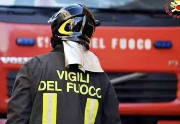 PROVINCIA GRANDA - Mondovì: auto si ribalta alla rotonda del Parco commerciale