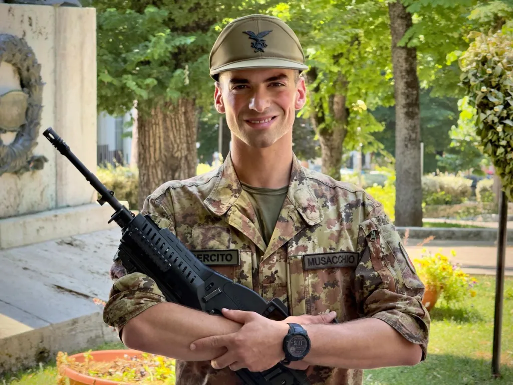 PROVINCIA GRANDA - Domenico diventa alpino nel Battaglione Aosta