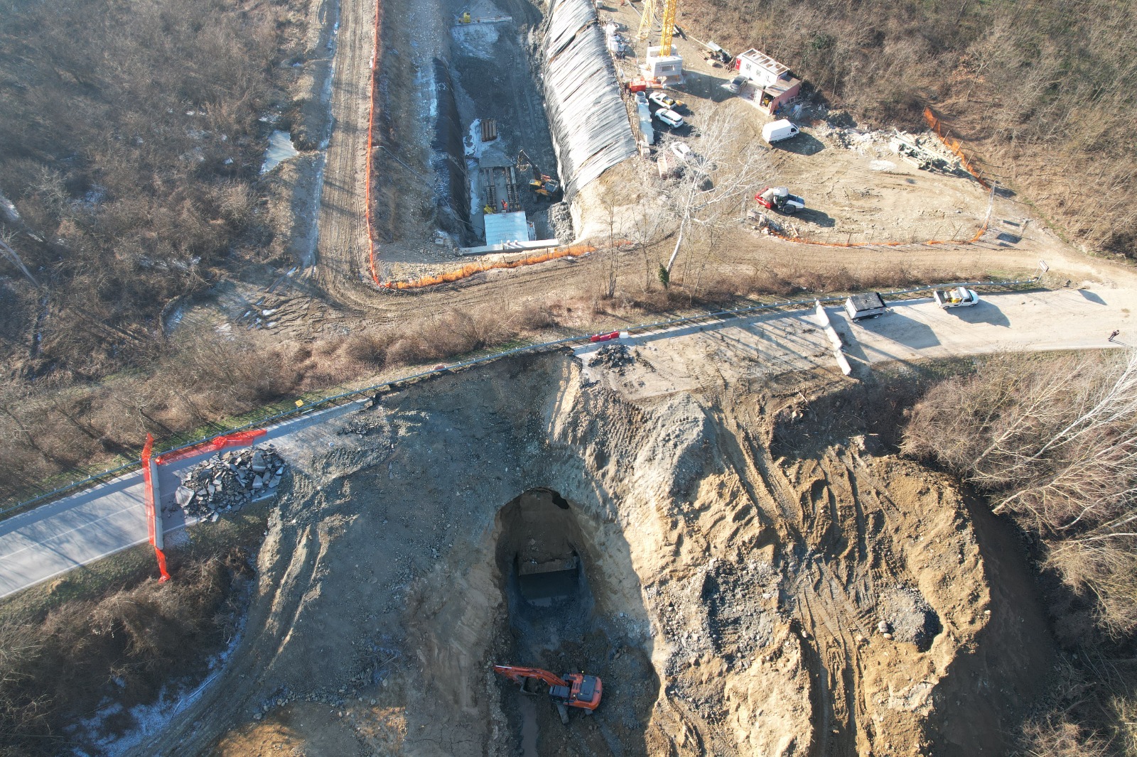 PROVINCIA GRANDA - Una veduta aerea del tratto chiuso per il cedimento