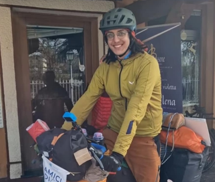 PROVINCIA GRANDA - Il giovane Simone Avataneo davanti alla Cioccolocanda a Vicoforte